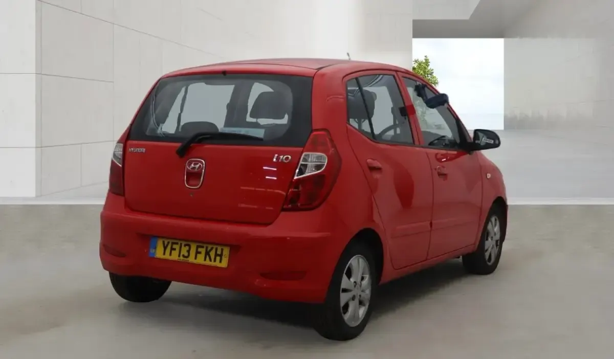 Gebraucht Hyundai i10 Active 83 PS (61 kW) 2013 Rot Kleinwagen