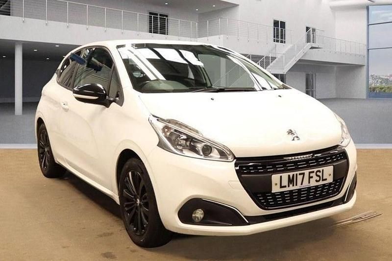 White Used 2017 Peugeot 208 Hatchback | £3,495 (Good price) - Image 1/1