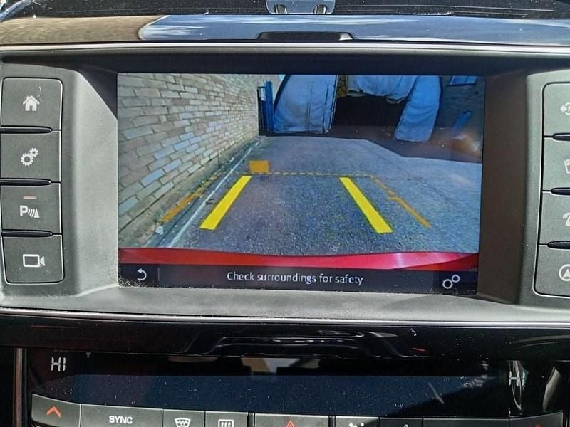 Used Jaguar XE R-Sport 180 HP (132 kW) 2017 Red Sedan