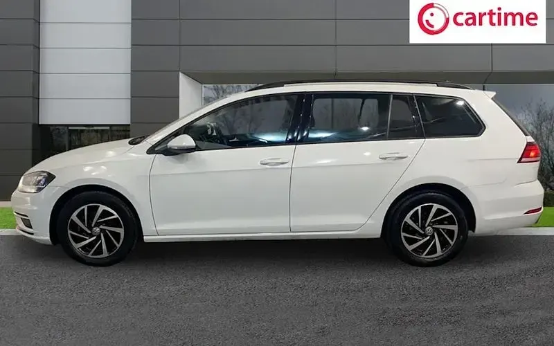 Used VW Golf VII Match 116 HP (85 kW) 2019 White Estate