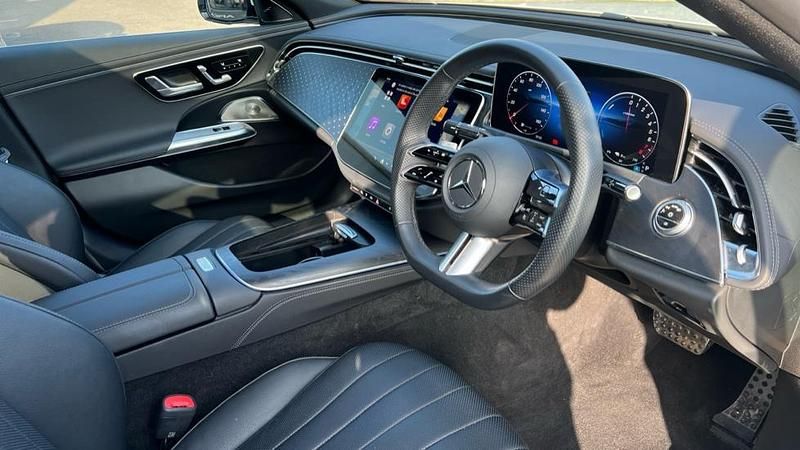 Usado Mercedes E300 AMG Line Premium 313 HP (230 kW) 2024 Branco Sedan