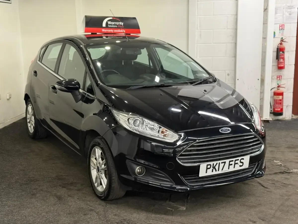 Begagnad Ford Fiesta Zetec 2017 Svart Halvkombi