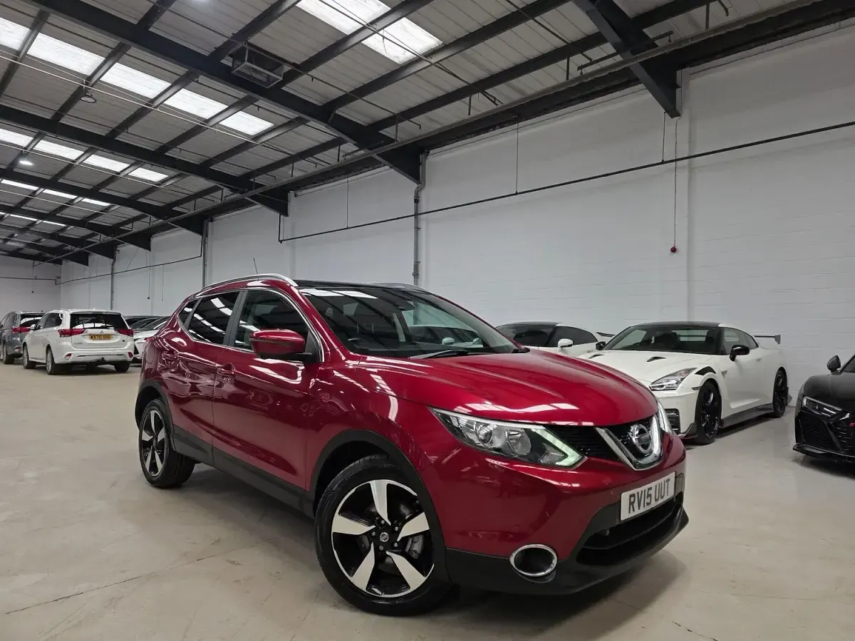 Used Nissan Qashqai N-TEC 115 HP (84 kW) 2015 Red SUV