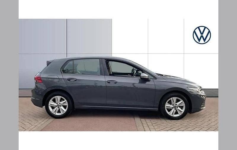 Gebraucht VW Golf VIII Life 150 PS (110 kW) 2022 Grau Kleinwagen