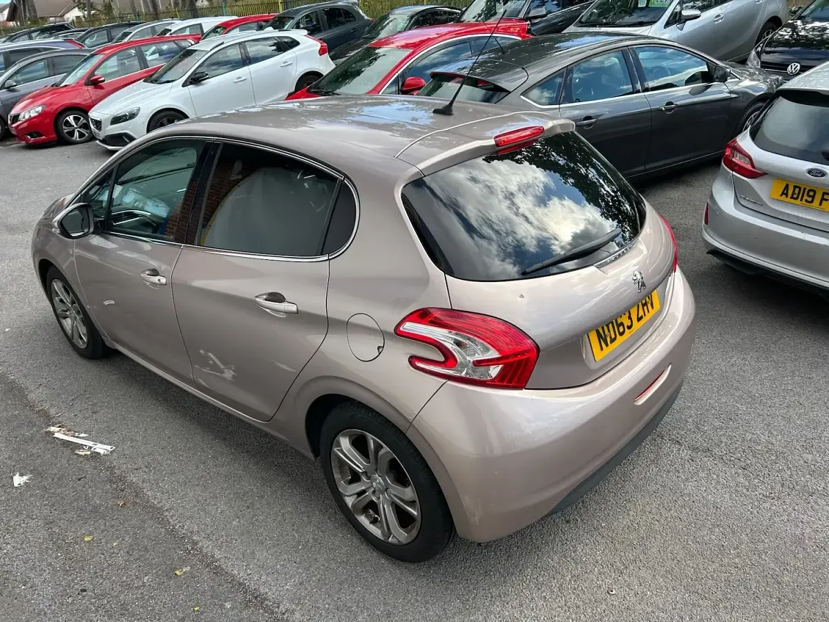 Used Peugeot 208 Allure 2014 Pink Hatchback