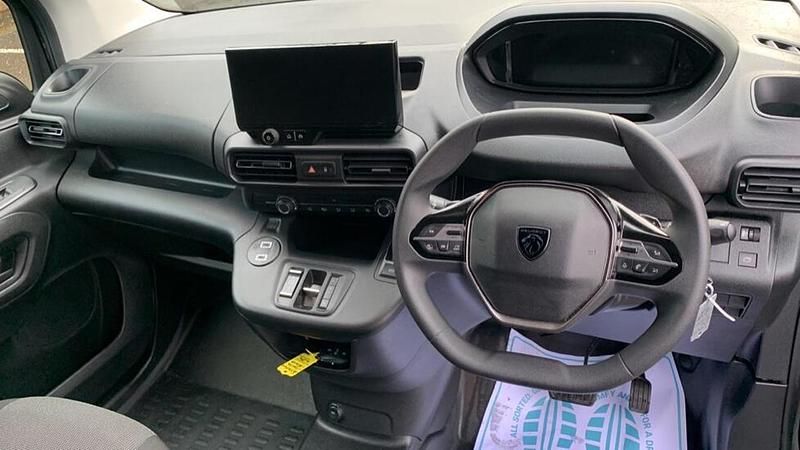 Used Peugeot Partner 129 HP (94 kW) 2024 Black MPV