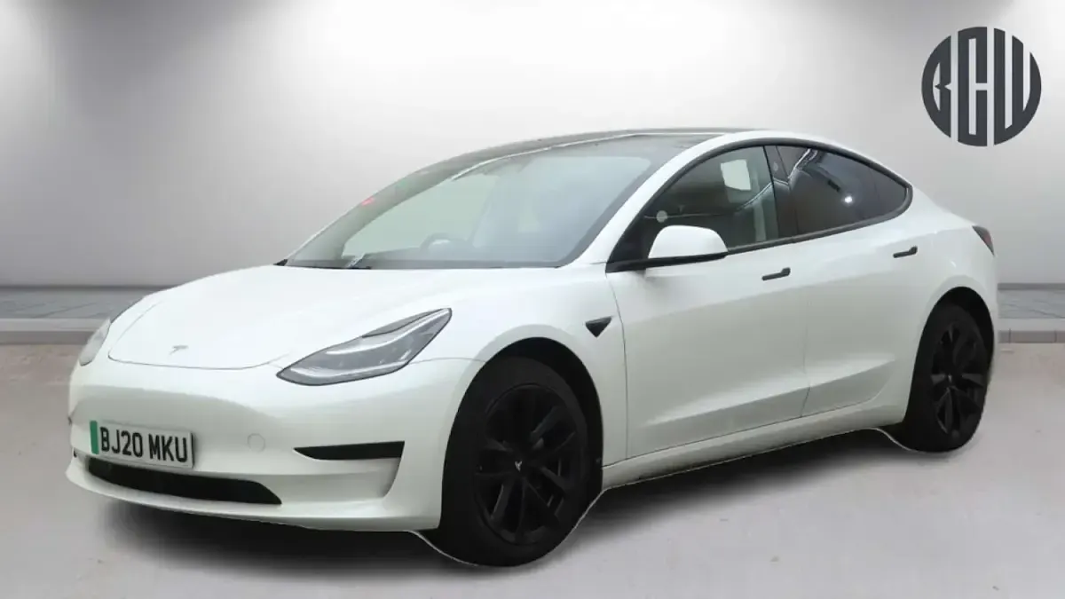 Used Tesla Model 3 Standard Range 239 kW (325 HP) 2020 White Sedan