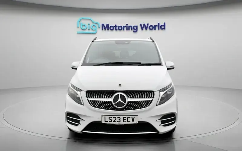 Used Mercedes V300 AMG line 237 HP (174 kW) 2023 White MPV