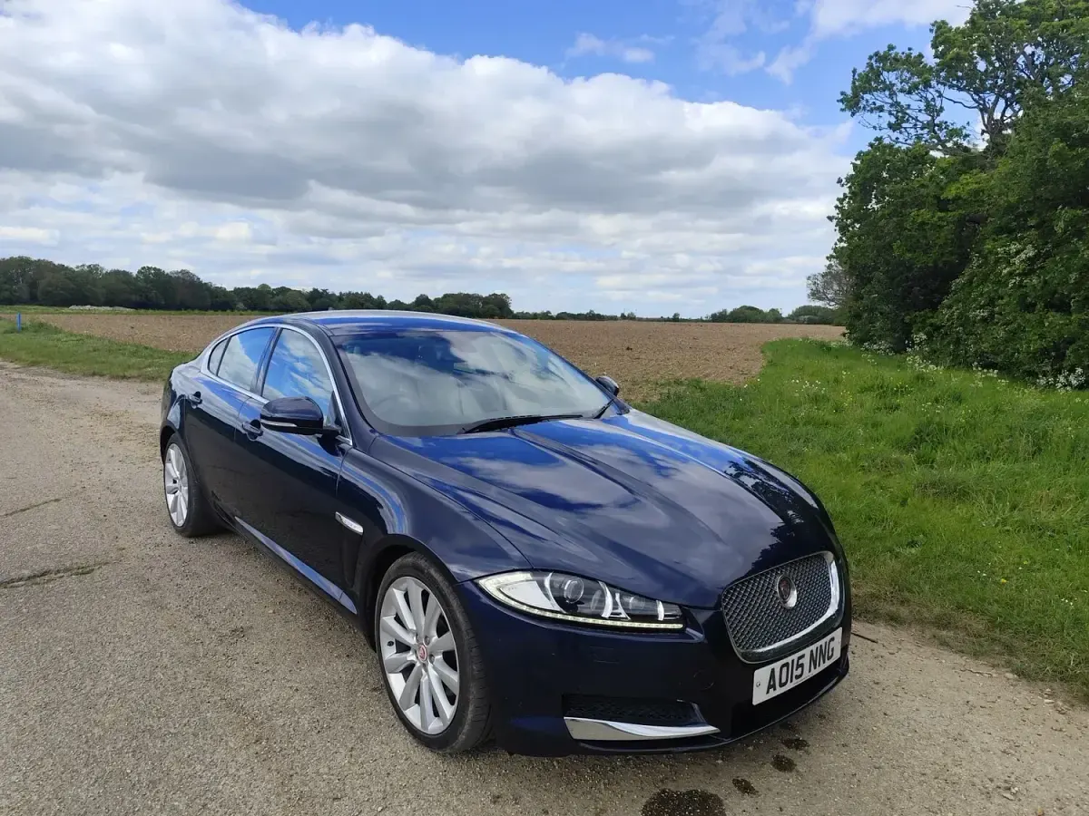 Used Jaguar XF Portfolio 200 HP (147 kW) 2015 Blue Sedan