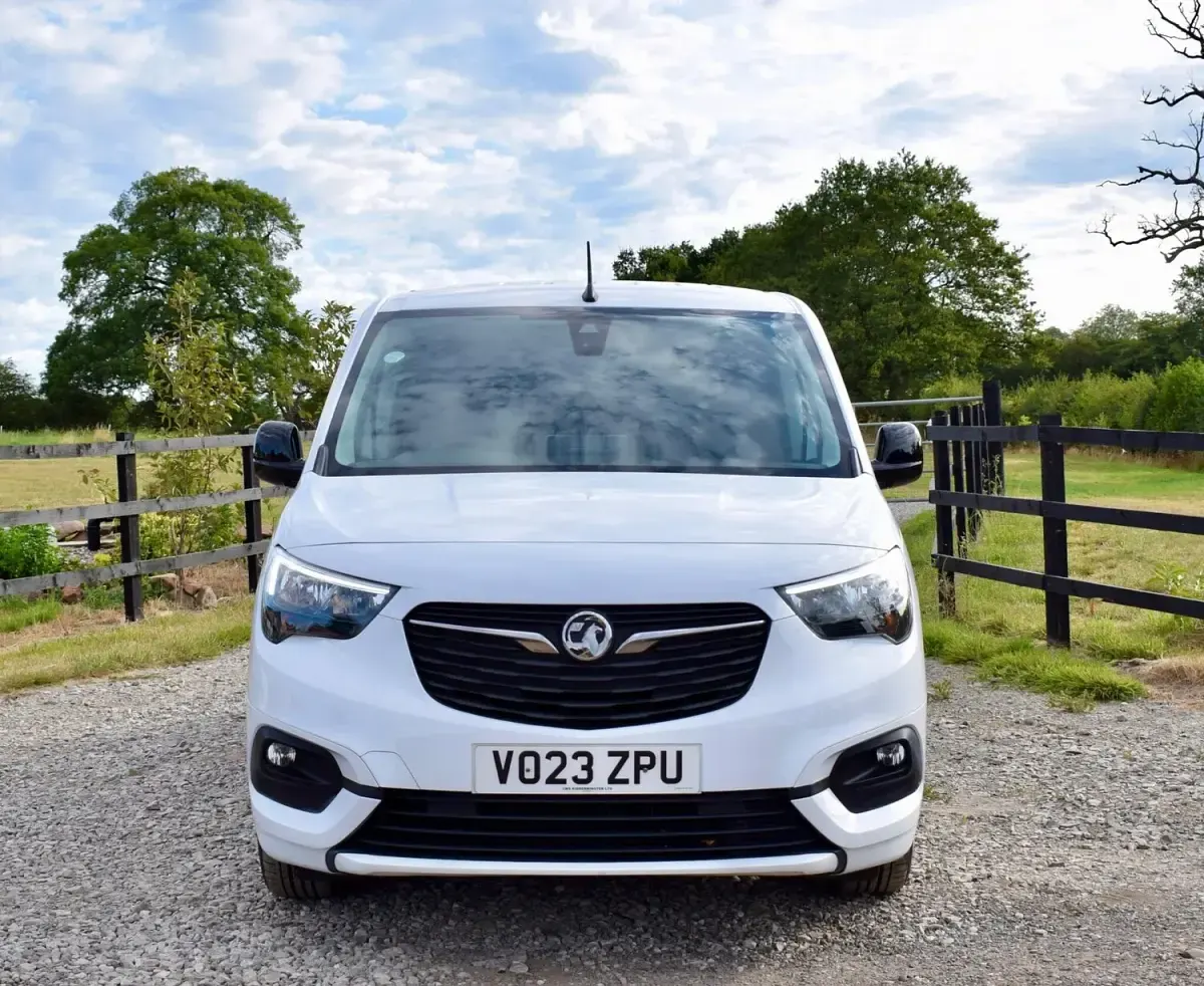 Used Vauxhall Combo S 100 HP (73 kW) 2023 White MPV