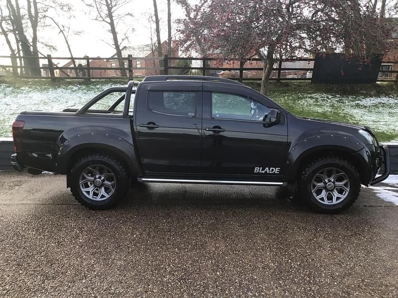Used Isuzu D-Max 2016 Black Pickup