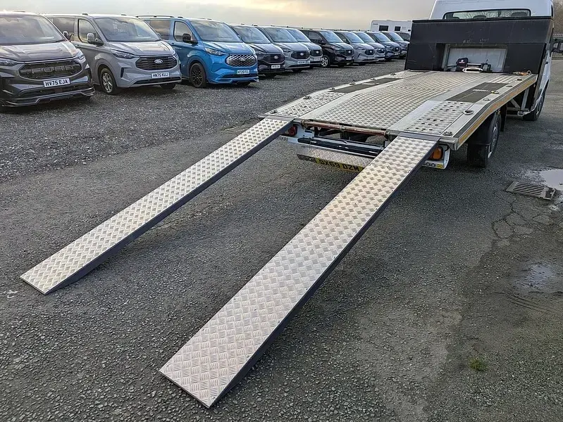 Used Nissan NV400 SE 130 HP (95 kW) 2019 White Van