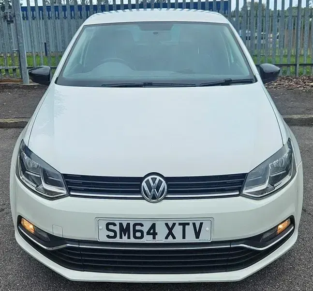 Used VW Polo Design 90 HP (66 kW) 2015 White Hatchback