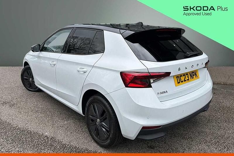 Used Skoda Fabia Colour Edition 70 HP (51 kW) 2023 Moon white metallic body / black magic pearl effect roof Hatchback