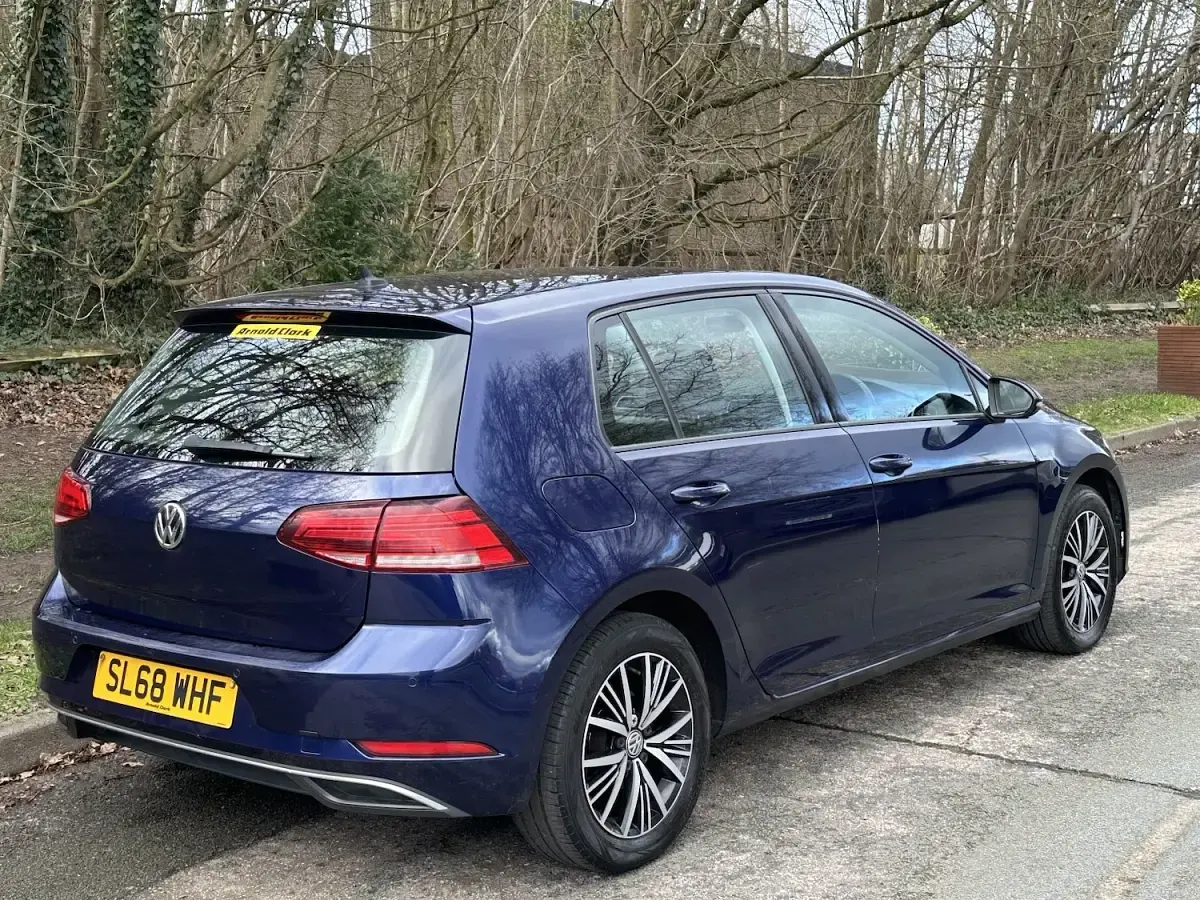 Used VW Golf VII SE 150 HP (110 kW) 2018 Blue Hatchback