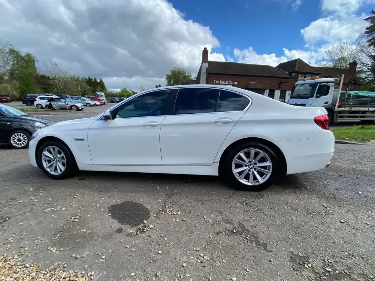 Begagnad BMW 520 Advantage 2013 Vit Sedan