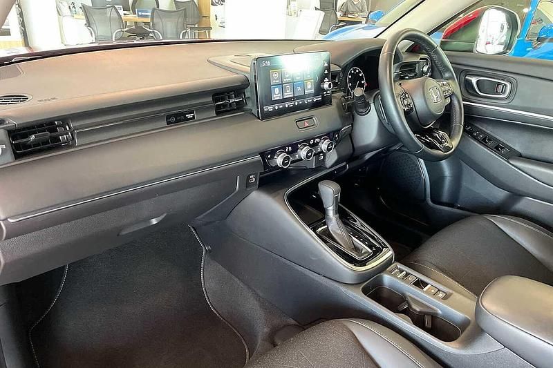 Used Honda HR-V Advance 131 HP (96 kW) 2022 Premium crystal red SUV