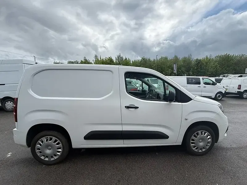 Used Vauxhall Combo Sportive 100 HP (73 kW) 2020 White MPV