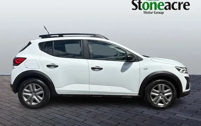 Used Dacia Sandero Essentiel 91 HP (66 kW) 2022 White Hatchback