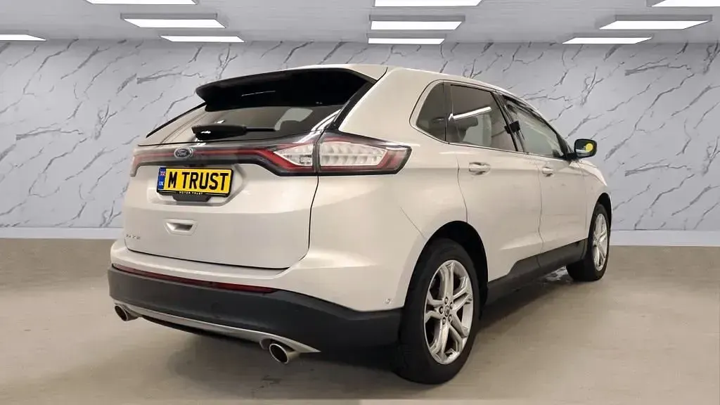 Usado Ford Edge Titanium 210 HP (154 kW) 2017 Prateado SUV