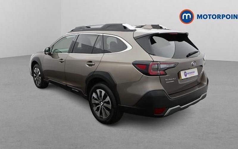 Begagnad Subaru Outback 169 HK (124 kW) 2023 Guld Kombi