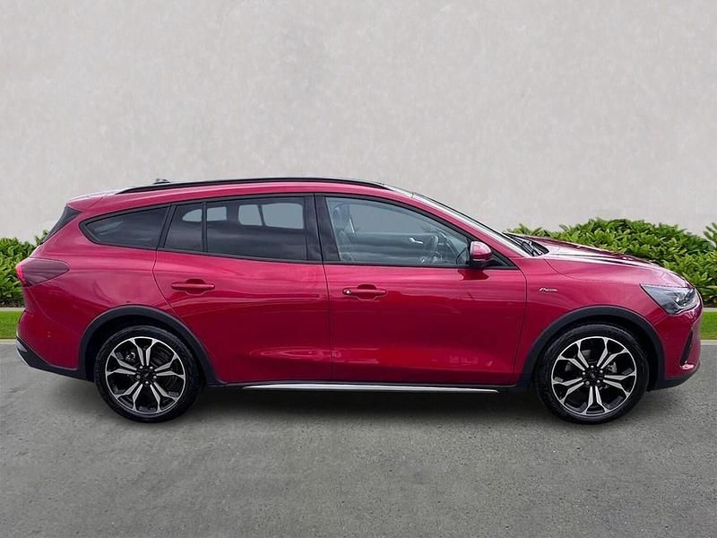 Used Ford Focus Active X 155 HP (114 kW) 2024 Red Estate