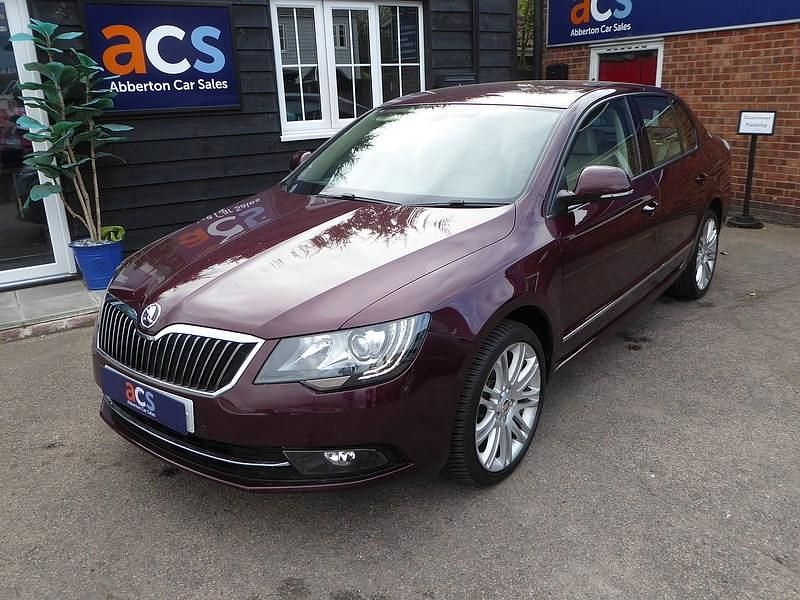 Maroon Used 2015 Skoda Superb Elegance Hatchback | £9,995 (Super price) - Image 1/4