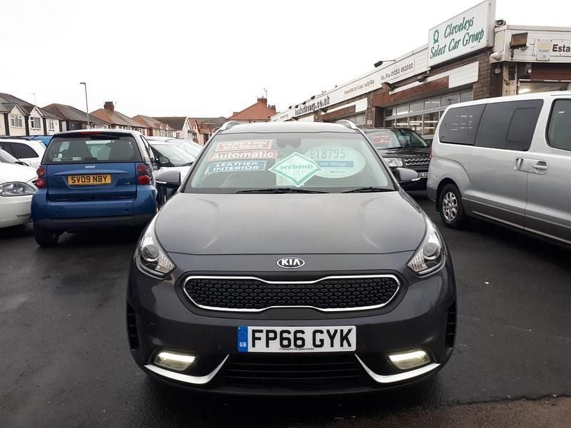 Grey Used 2016 Kia Niro 3 SUV | £13,195 (Fair price) - Image 1/4