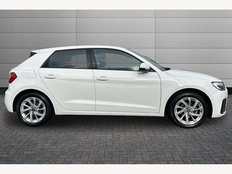 Used Audi A1 Sport 95 HP (69 kW) 2021 White SUV