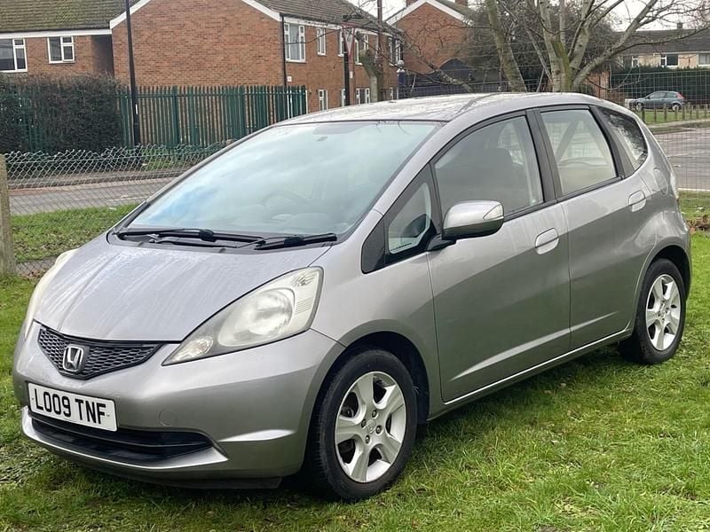 Second-hand Honda Jazz ES 100 CP (73 kW) 2009 Argintiu Hatchback