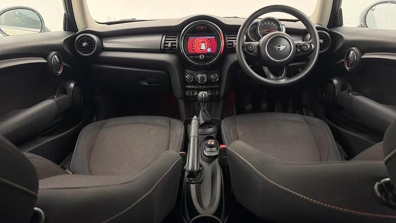 Used Mini Cooper Classic 134 HP (98 kW) 2019 White Hatchback