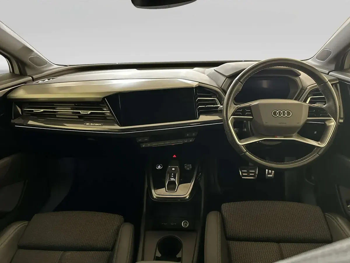Used Audi Q4 e-tron S-Line 125 kW (170 HP) 2023 White SUV