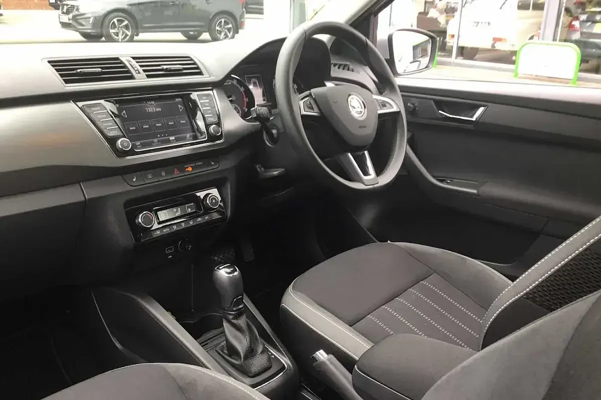 Used Skoda Fabia 81 HP (59 kW) 2018 Brilliant silver metallic Hatchback