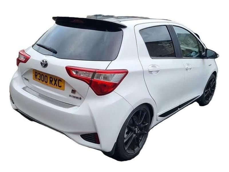 Used Toyota Yaris Hybrid Sport 2019 White Hatchback