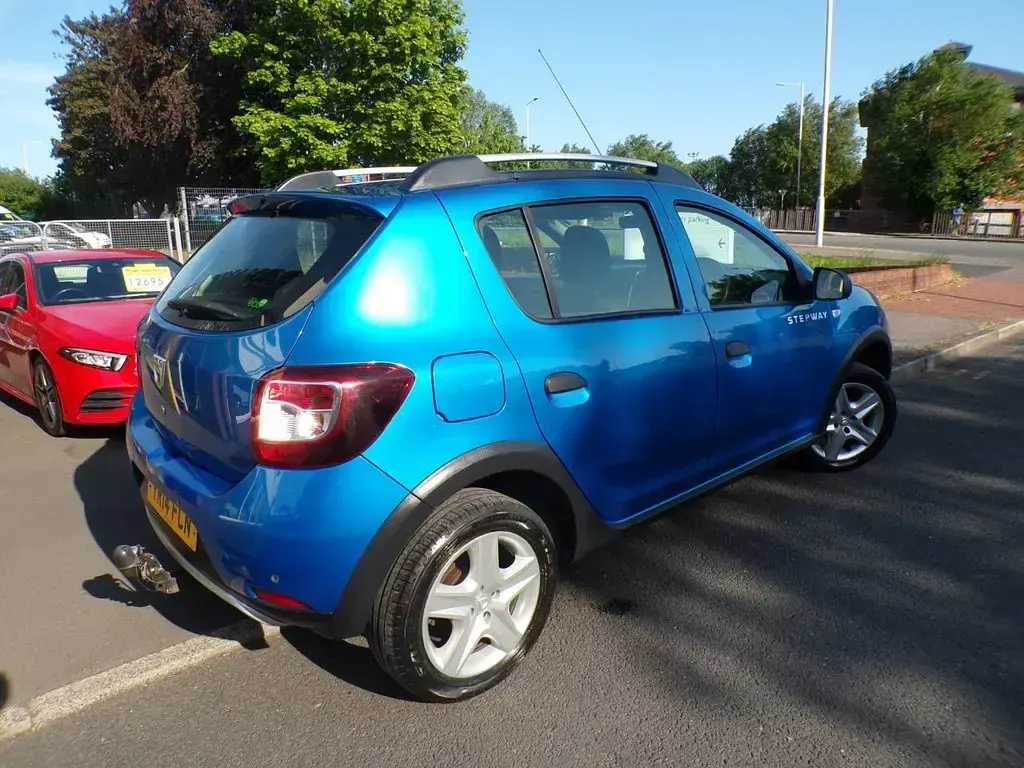 Used Dacia Sandero Lauréate 2014 Blue Hatchback