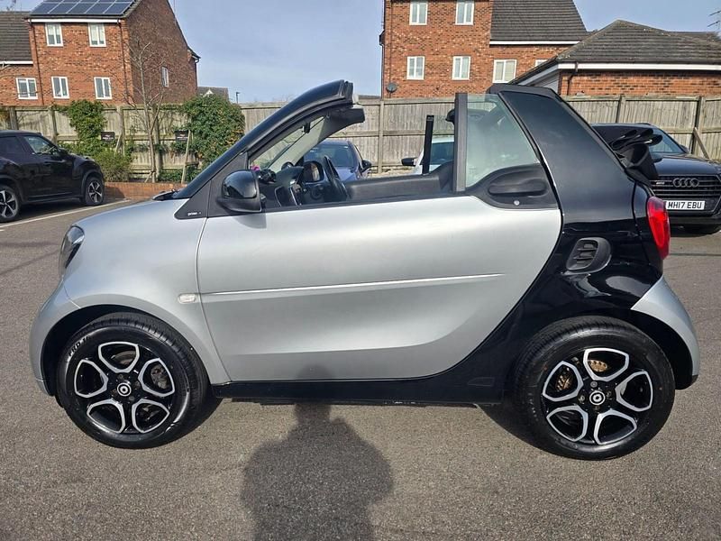 Used Smart ForTwo Cabrio Premium 71 HP (52 kW) 2016 Silver Cabriolet
