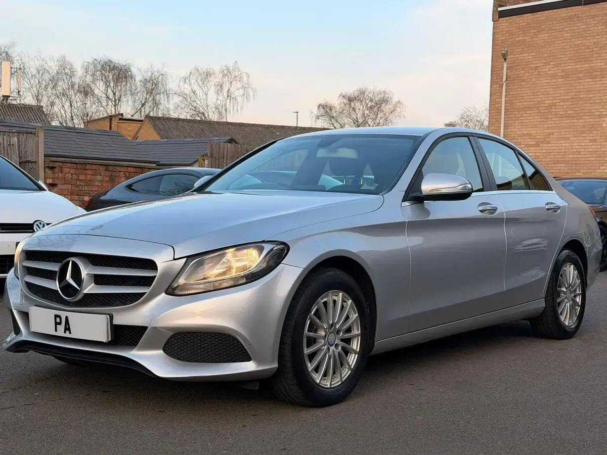 Usado Mercedes C220 Executive 170 HP (125 kW) 2015 Prateado Sedan