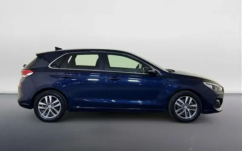 Used Hyundai i30 SE 120 HP (88 kW) 2019 Blue Hatchback