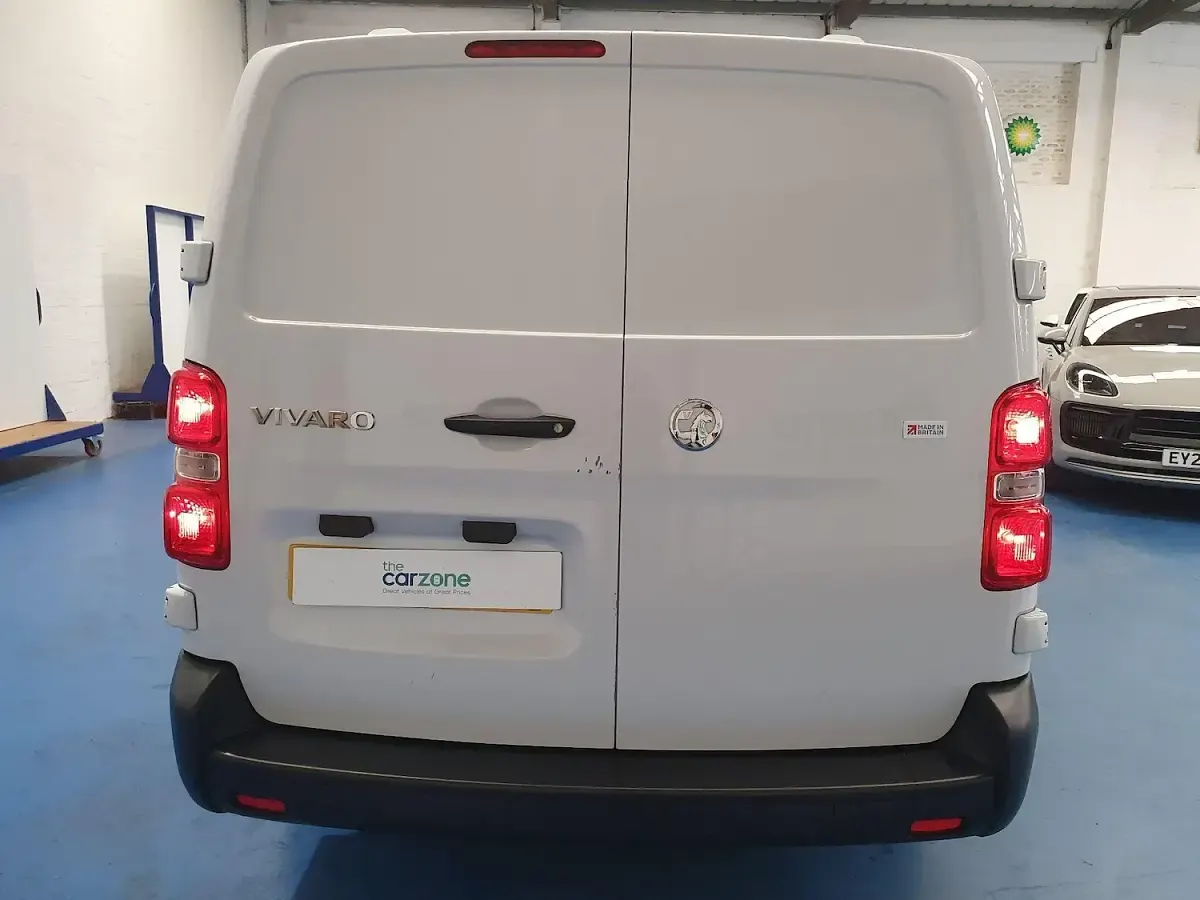 Used Vauxhall Vivaro S 100 HP (73 kW) 2022 White MPV