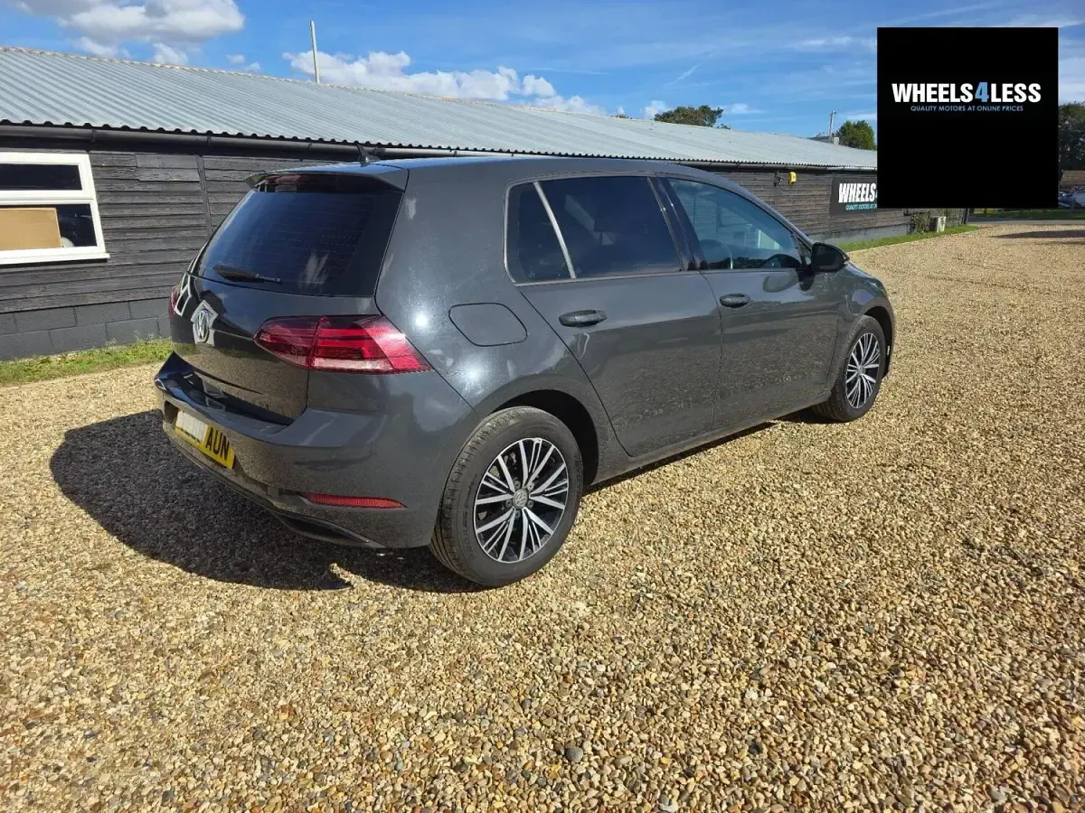 Used VW Golf VII SE 115 HP (84 kW) 2018 Grey Hatchback