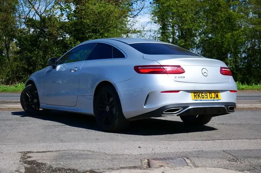Usado Mercedes E350 AMG line 313 CV (230 kW) 2019 Plateado Coupe