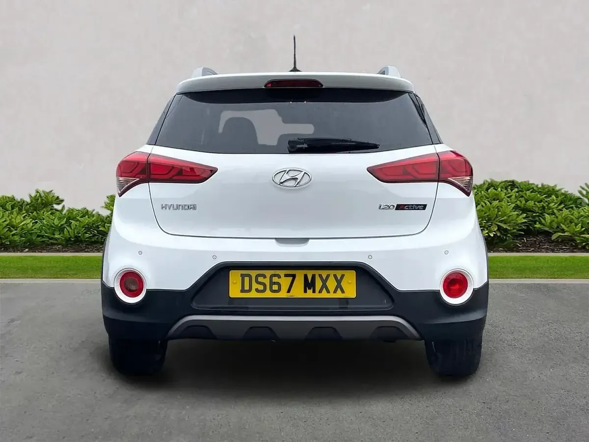 Used Hyundai i20 Active 100 HP (73 kW) 2018 White Hatchback