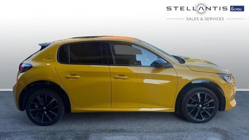 Used Peugeot 208 GT 99 HP (72 kW) 2023 Yellow Hatchback
