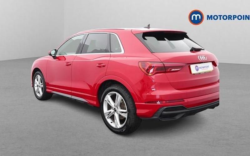 Używany Audi Q3 S-Line 150 KM (110 kW) 2023 Czerwony SUV