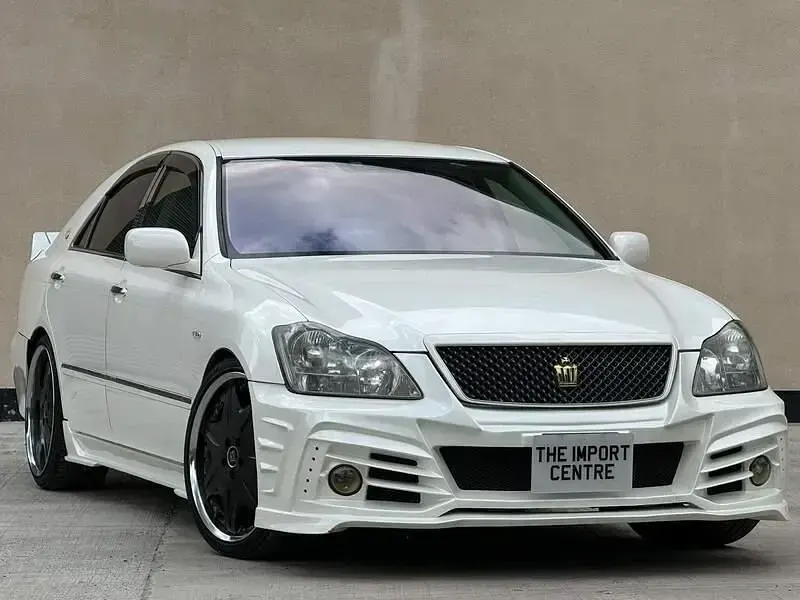Used Toyota Crown 2004 White Sedan
