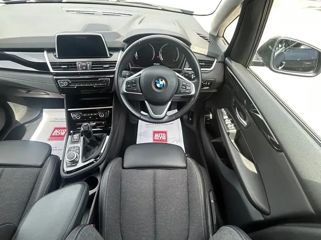 Begagnad BMW 218 Sport Line 140 HK (102 kW) 2019 Blå Halvkombi