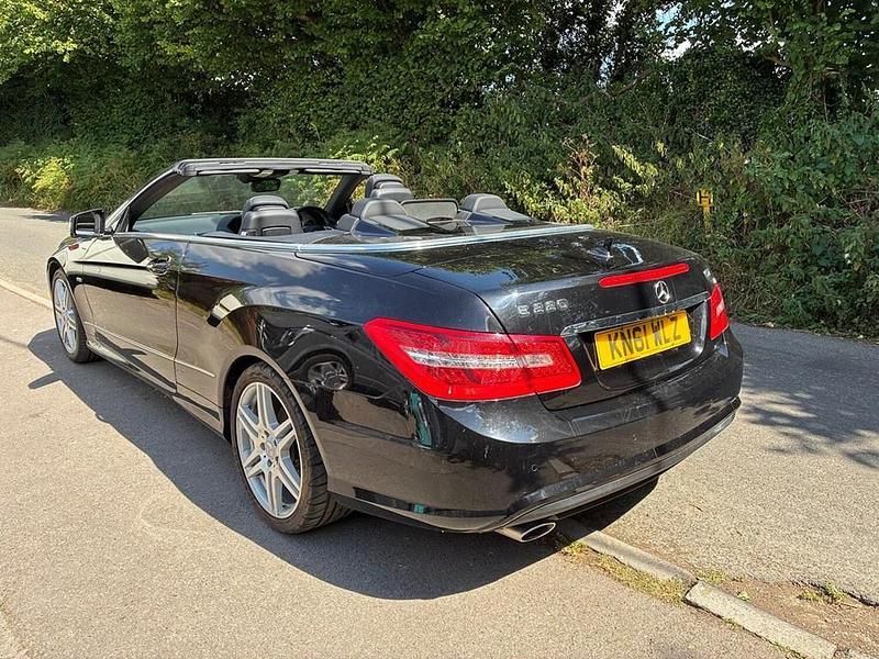 Gebraucht Mercedes E220 Sport Edition 170 PS (125 kW) 2011 Schwarz Cabrio