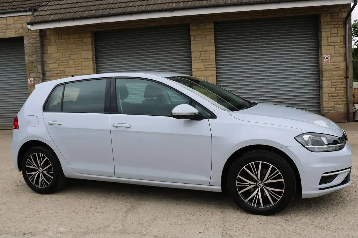 Used VW Golf VII SE 110 HP (80 kW) 2019 Silver Hatchback