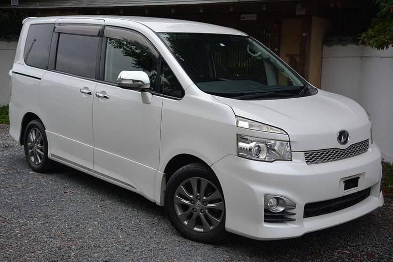 Used Toyota Voxy 2012 Pearl white MPV