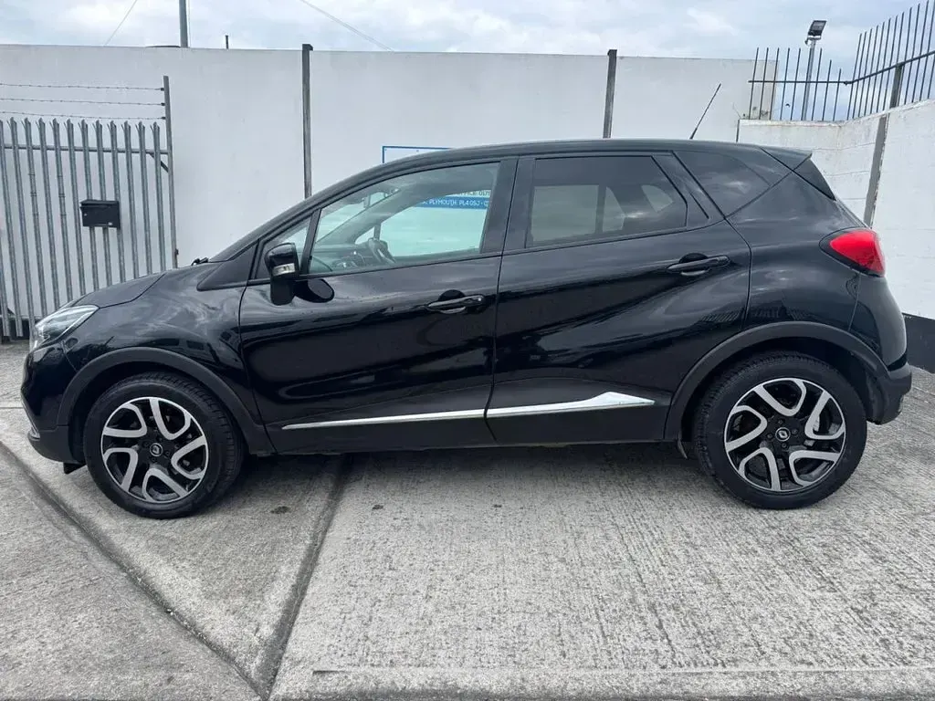 Used Renault Captur Dynamique 90 HP (66 kW) 2017 Black SUV